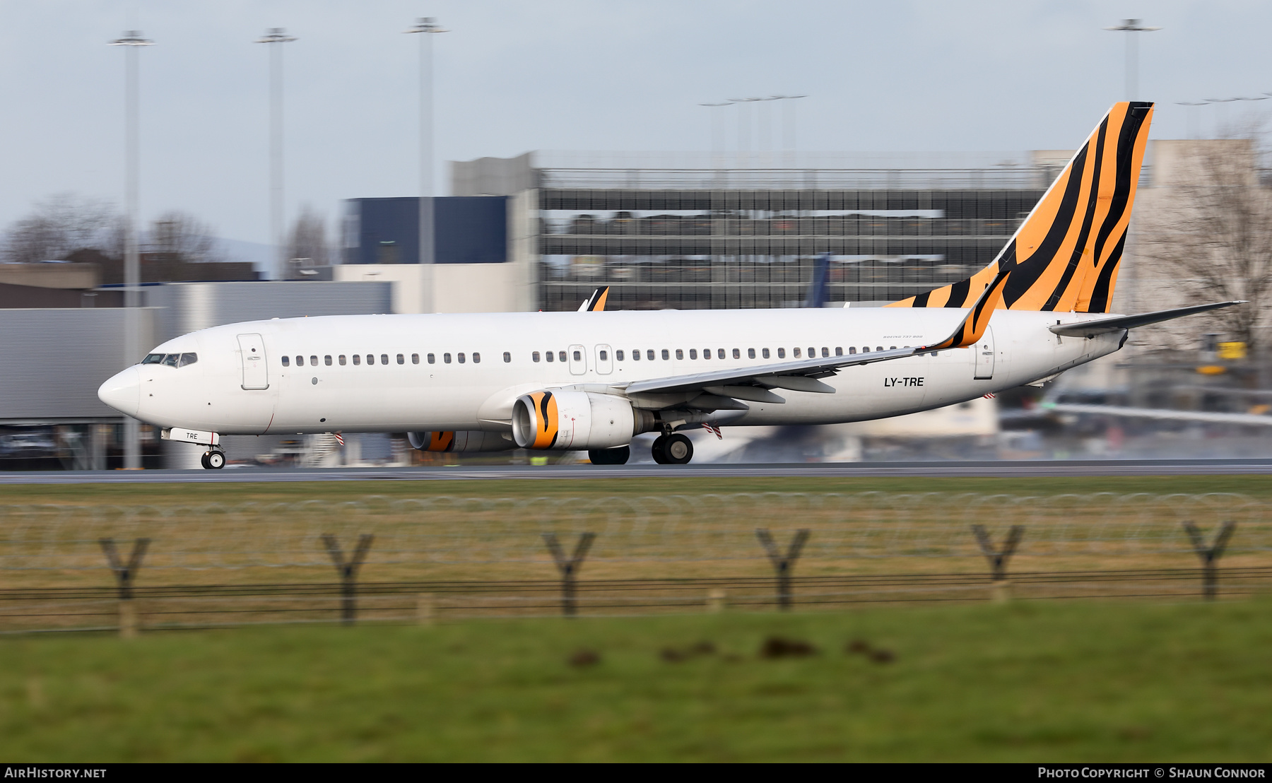Aircraft Photo of LY-TRE | Boeing 737-8FE | AirHistory.net #534280