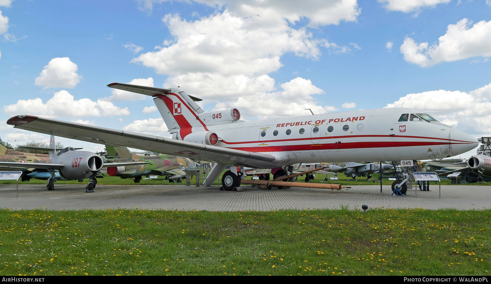 Aircraft Photo of 045 | Yakovlev Yak-40 | Poland - Air Force | AirHistory.net #534421