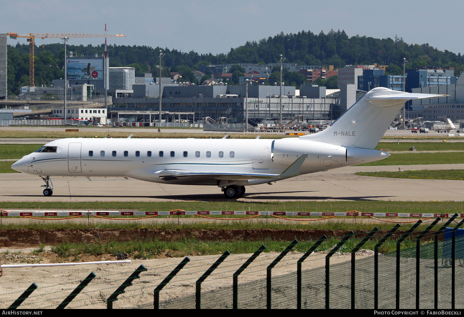Aircraft Photo of M-NALE | Bombardier Global 6000 (BD-700-1A10) | AirHistory.net #534593