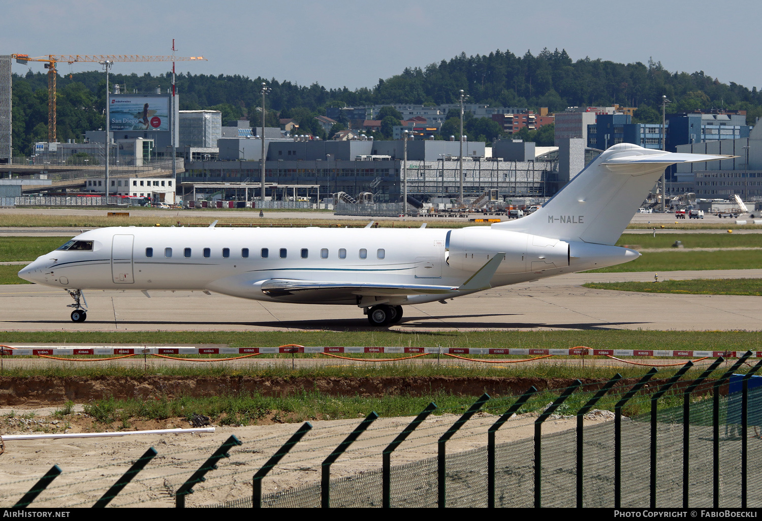 Aircraft Photo of M-NALE | Bombardier Global 6000 (BD-700-1A10) | AirHistory.net #534593