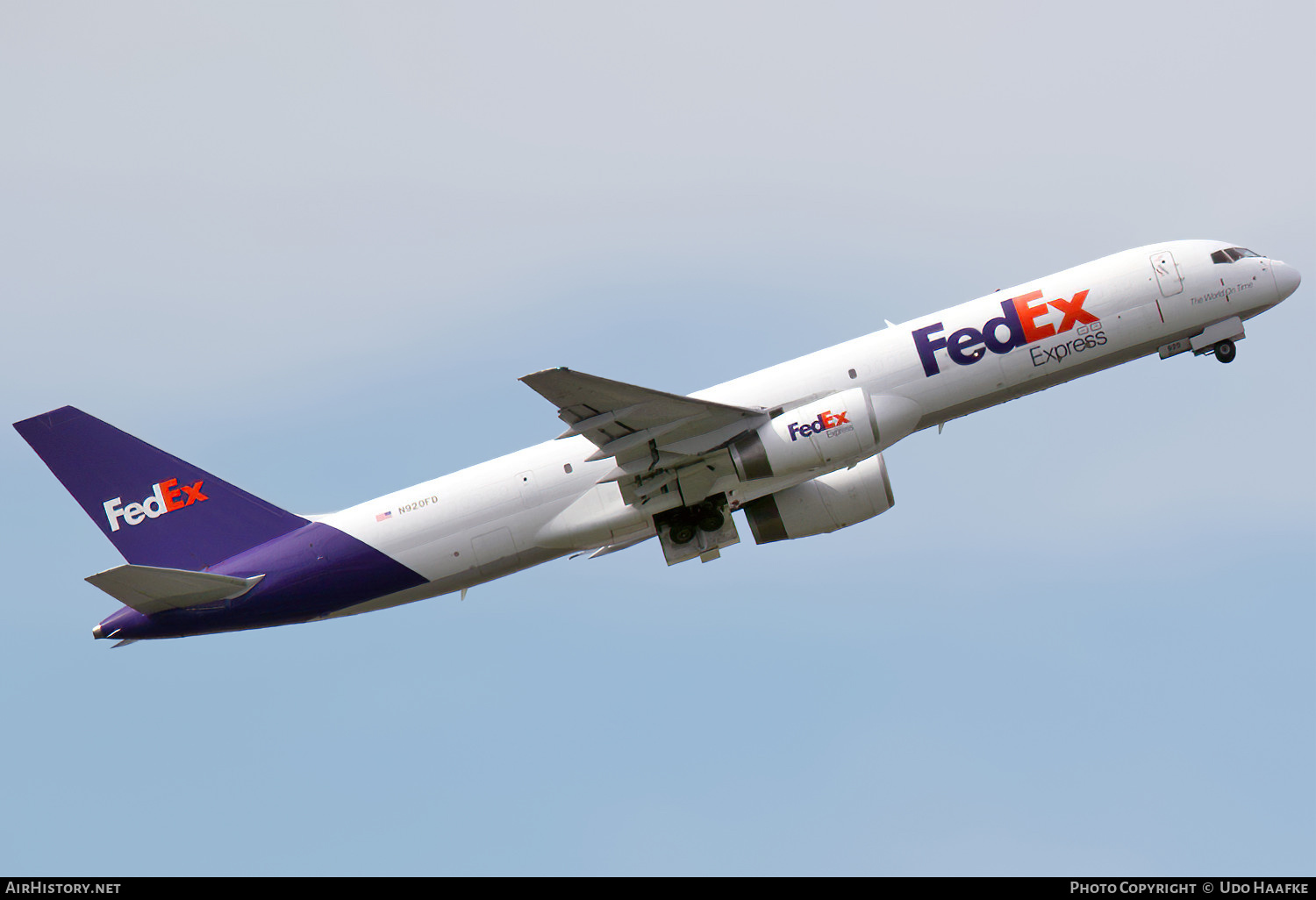 Aircraft Photo of N920FD | Boeing 757-23A(SF) | FedEx Express - Federal Express | AirHistory.net #534638