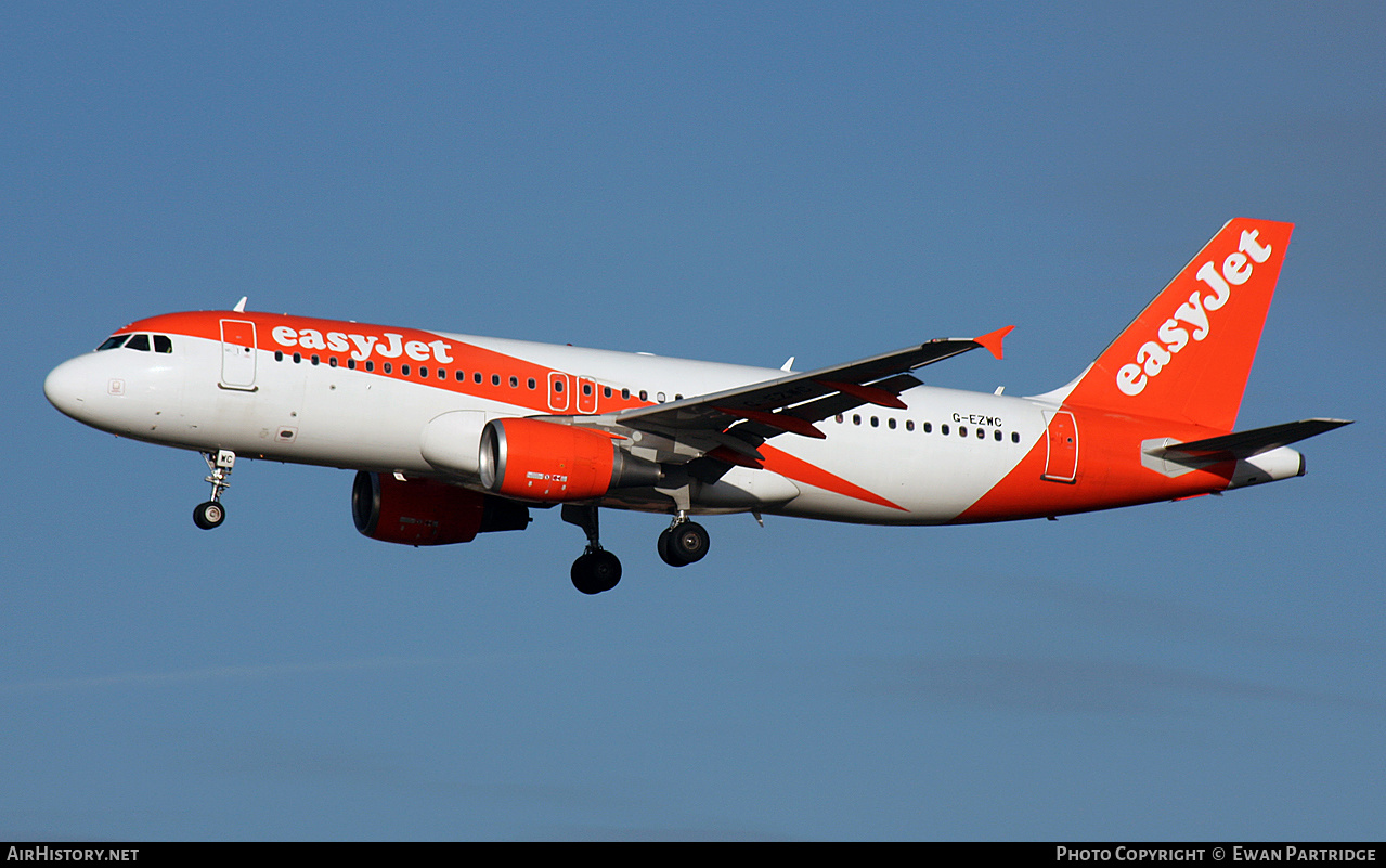 Aircraft Photo of G-EZWC | Airbus A320-214 | EasyJet | AirHistory.net #534663