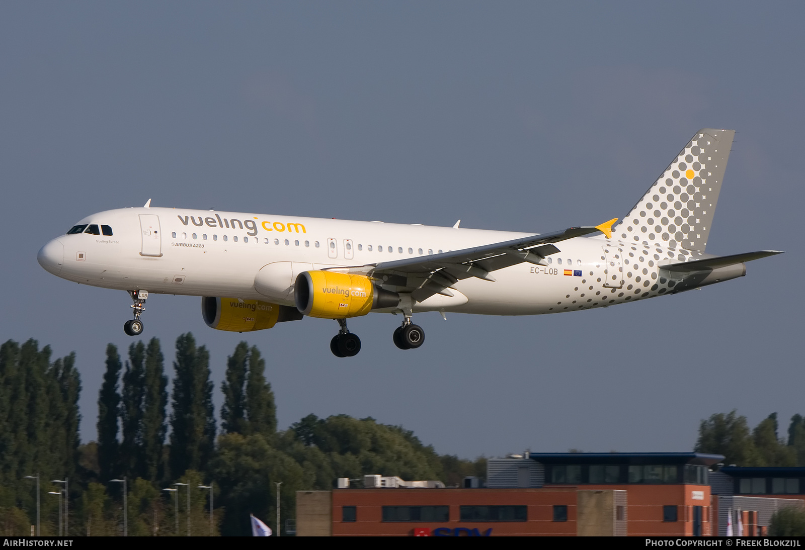 Aircraft Photo of EC-LOB | Airbus A320-214 | Vueling Airlines | AirHistory.net #534832