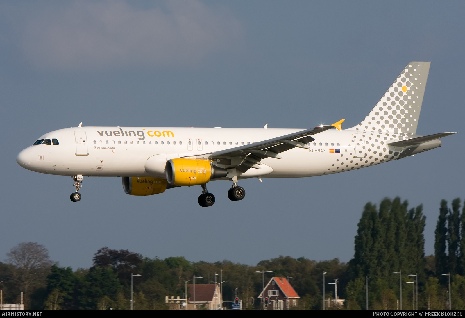 Aircraft Photo of EC-MAX | Airbus A320-214 | Vueling Airlines | AirHistory.net #534935