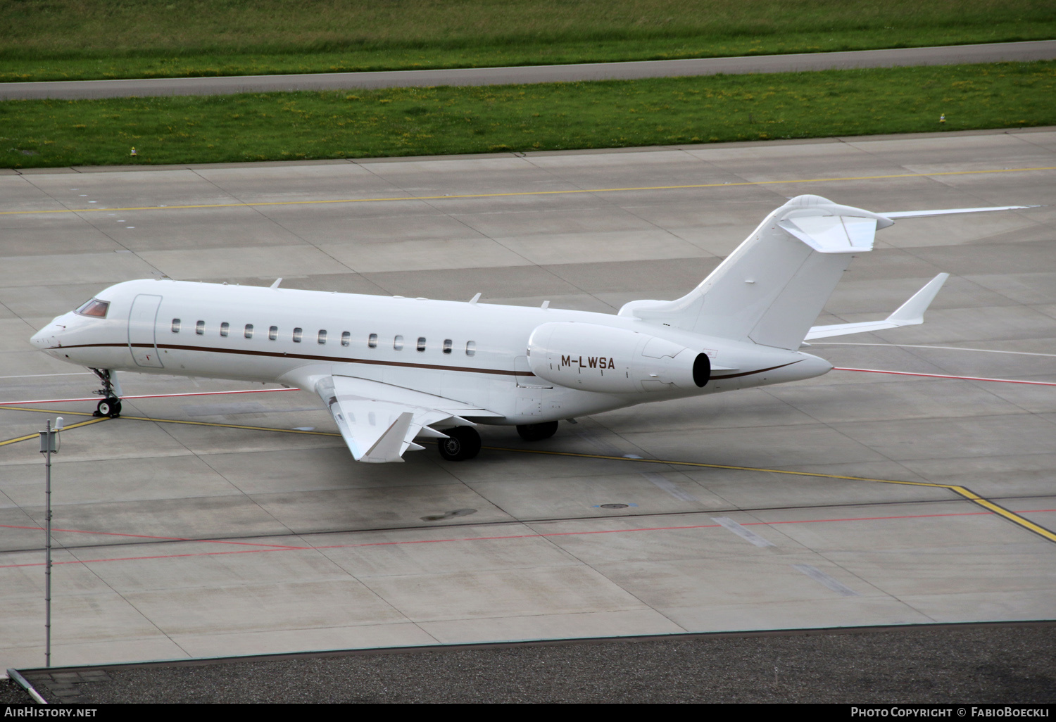 Aircraft Photo of M-LWSA | Bombardier Global Express (BD-700-1A10) | AirHistory.net #535314