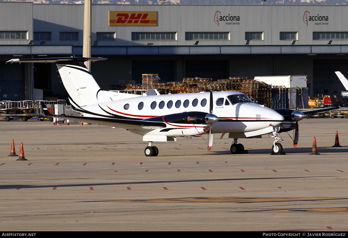 Aircraft Photo of G-SRBM | Beechcraft 350i King Air (B300) | AirHistory.net #535457