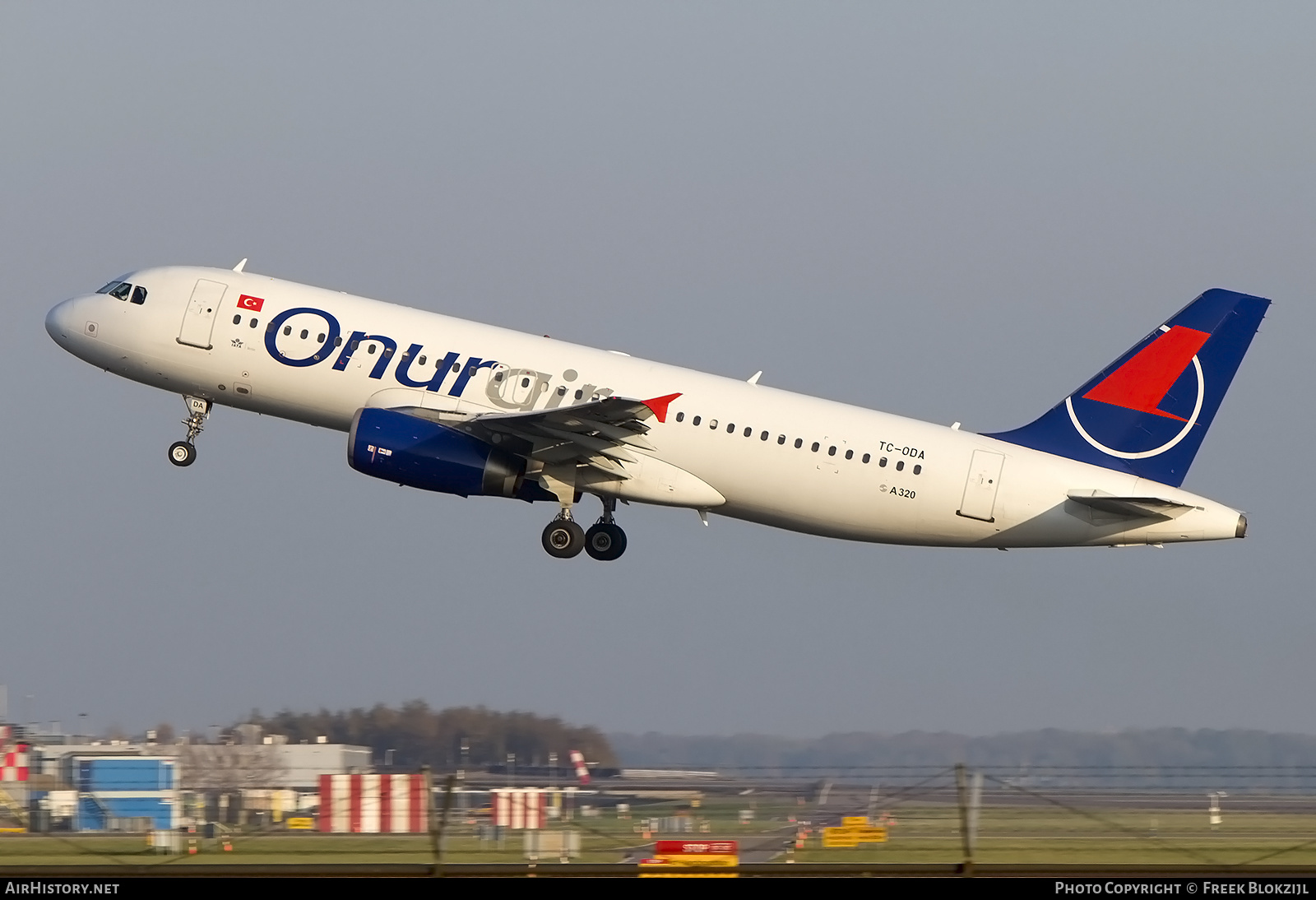 Aircraft Photo of TC-ODA | Airbus A320-233 | Onur Air | AirHistory.net #535498