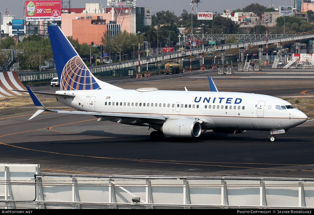 Aircraft Photo of N27724 | Boeing 737-724 | United Airlines | AirHistory.net #536082