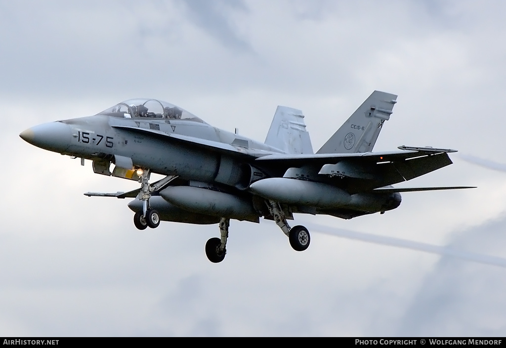 Aircraft Photo of CE.15-6 | McDonnell Douglas EF-18BM Hornet | Spain - Air Force | AirHistory.net #536092