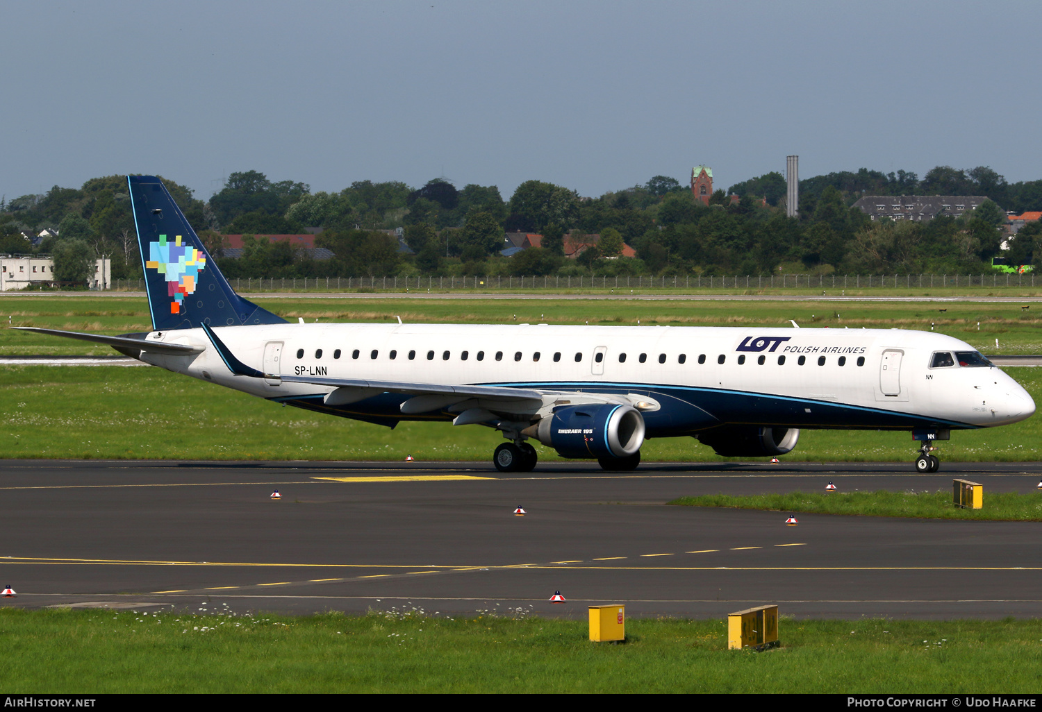 Aircraft Photo of SP-LNN | Embraer 195AR (ERJ-190-200IGW) | LOT Polish Airlines - Polskie Linie Lotnicze | AirHistory.net #536206