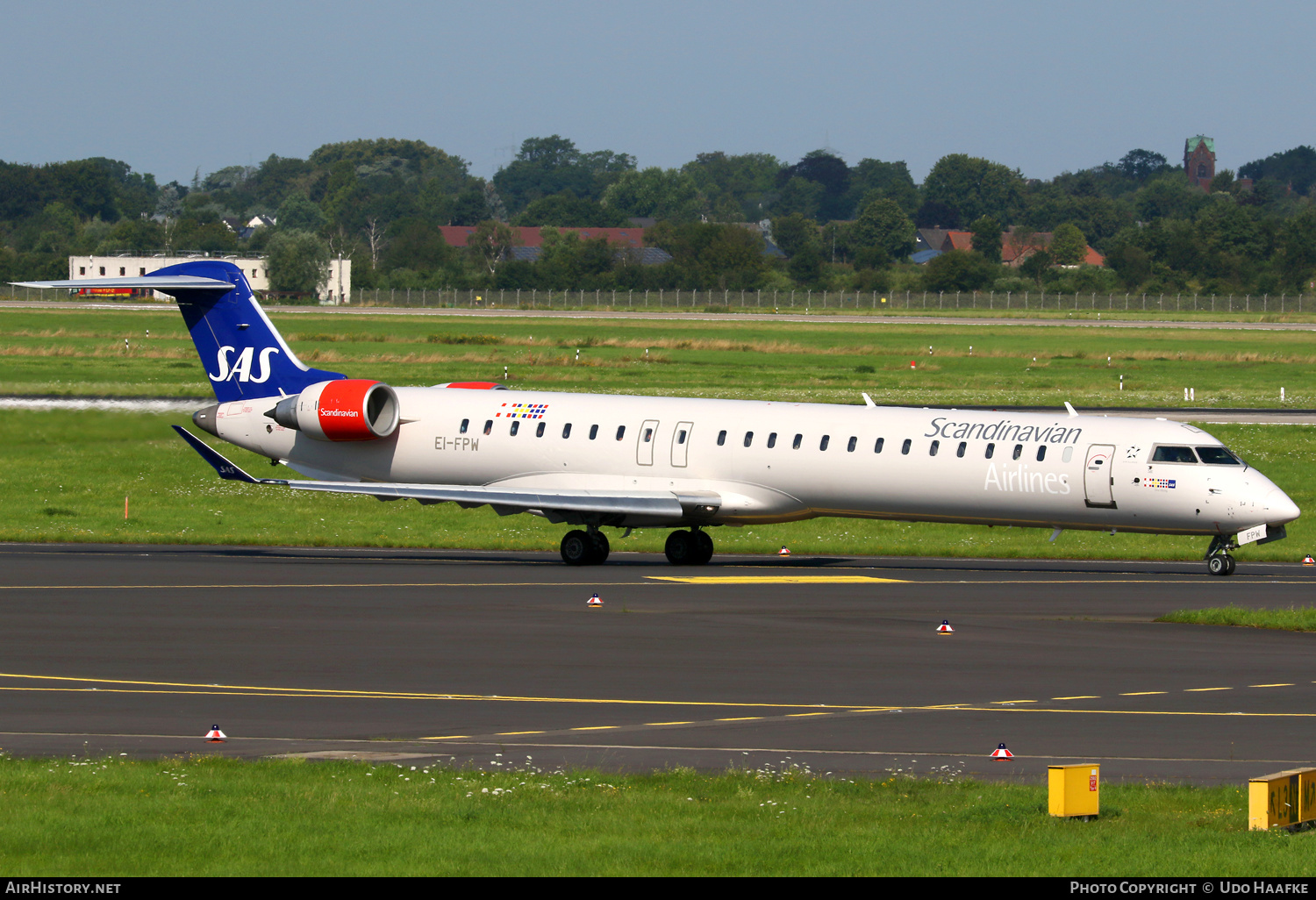 Aircraft Photo of EI-FPW | Bombardier CRJ-900LR (CL-600-2D24) | Scandinavian Airlines - SAS | AirHistory.net #536232
