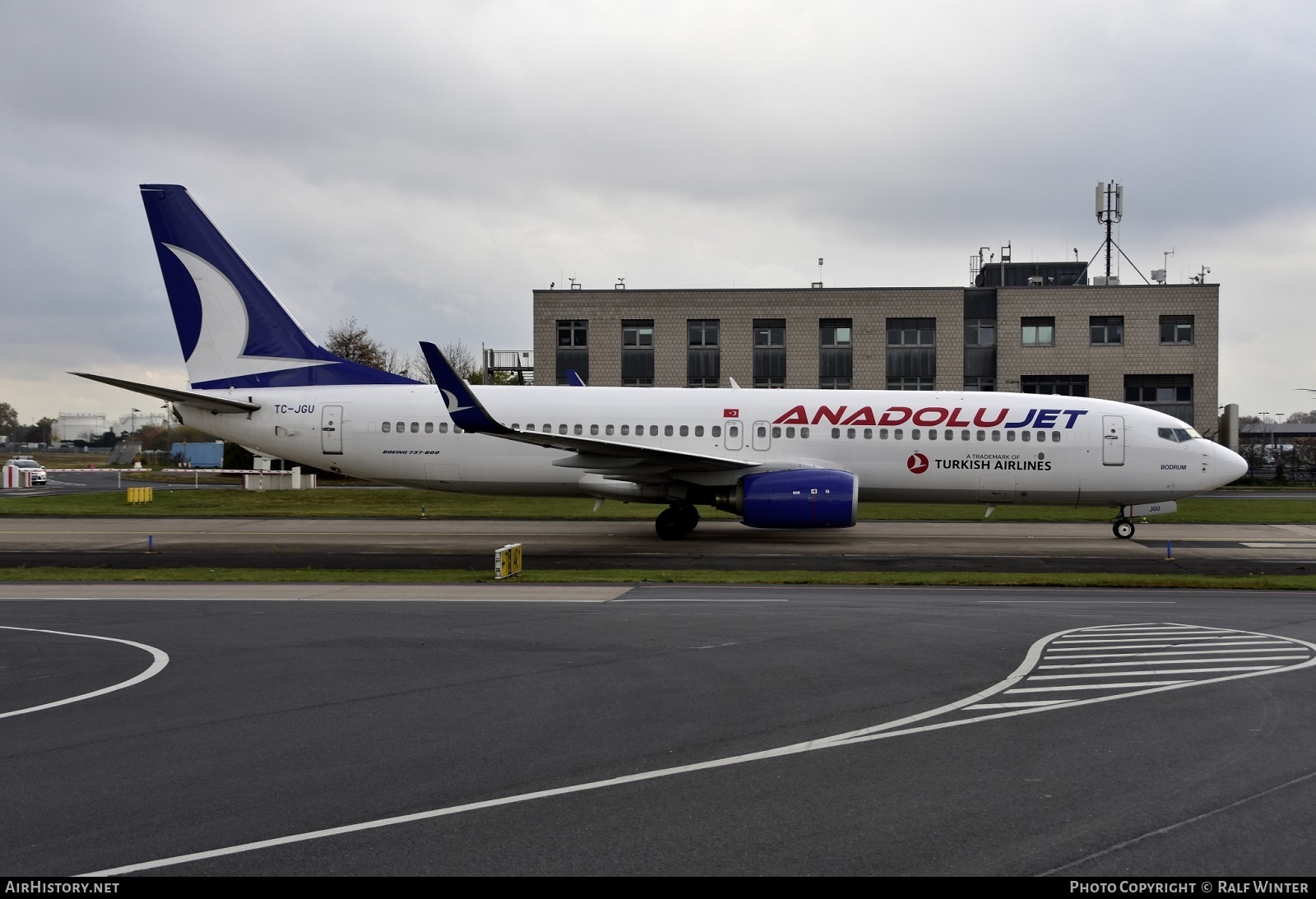 Aircraft Photo of TC-JGU | Boeing 737-8F2 | AnadoluJet | AirHistory.net #536405