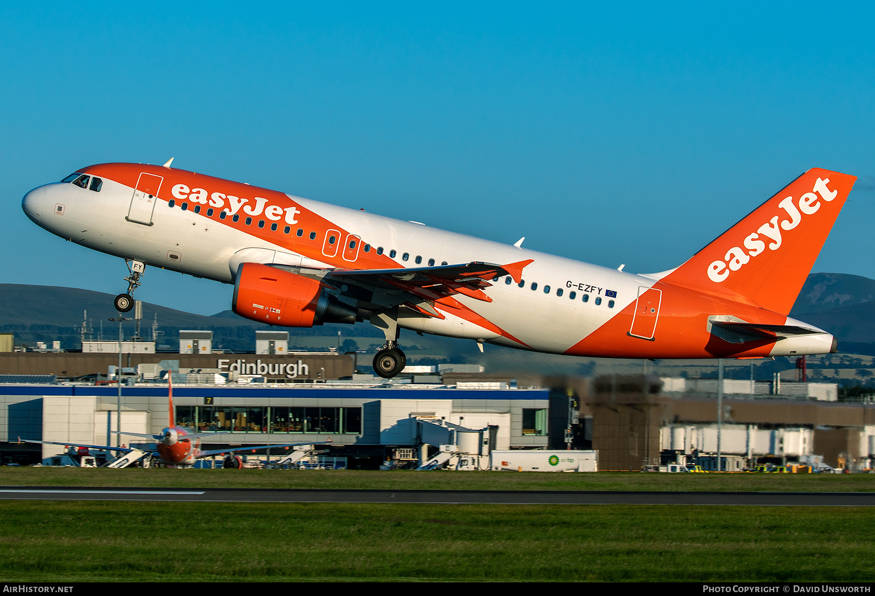 Aircraft Photo of G-EZFY | Airbus A319-111 | EasyJet | AirHistory.net #536432