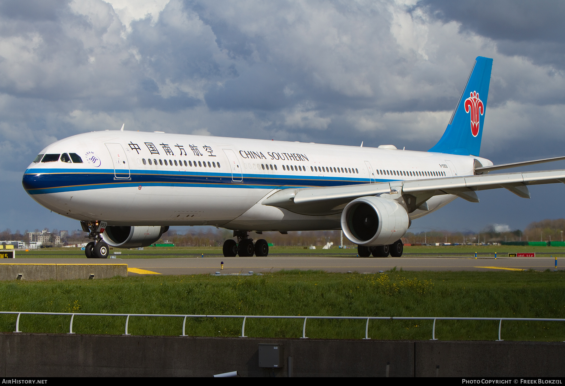 Aircraft Photo of B-5959 | Airbus A330-323E | China Southern Airlines | AirHistory.net #536463