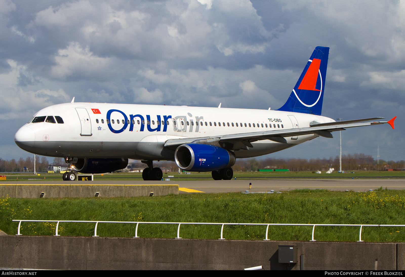 Aircraft Photo of TC-OBG | Airbus A320-233 | Onur Air | AirHistory.net #536469