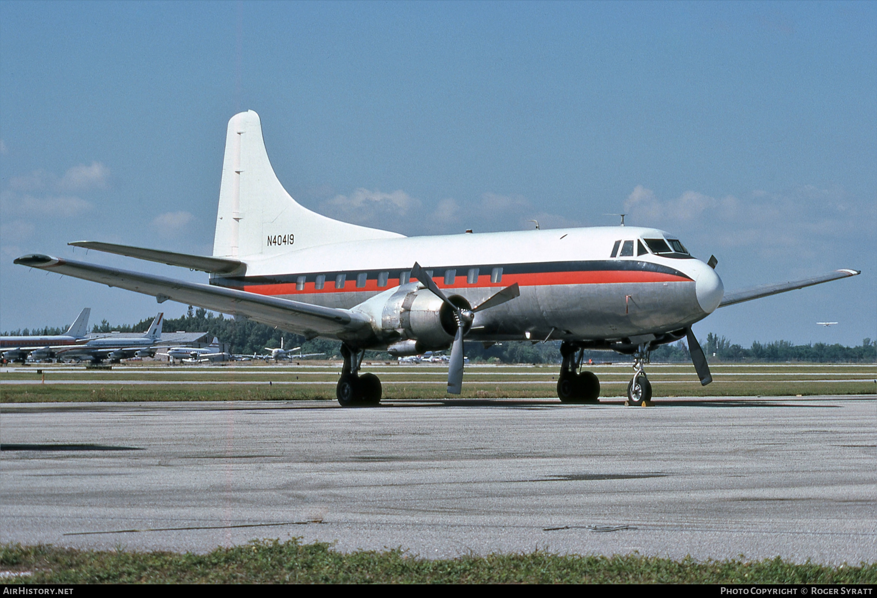 Aircraft Photo of N40419 | Martin 404 | AirHistory.net #536620