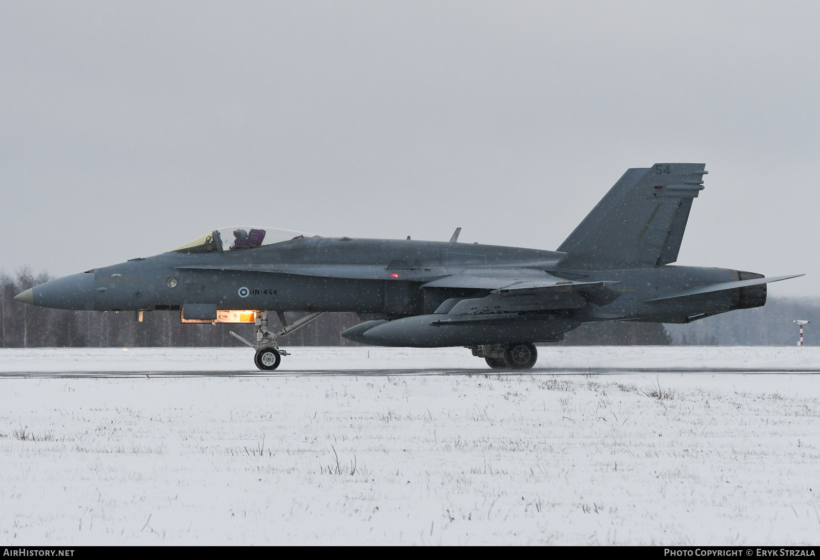 Aircraft Photo of HN-454 | McDonnell Douglas F/A-18C Hornet | Finland - Air Force | AirHistory.net #536675