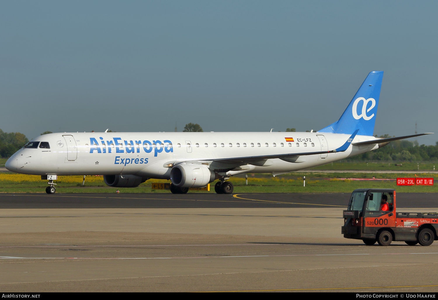 Aircraft Photo of EC-LFZ | Embraer 195LR (ERJ-190-200LR) | Air Europa Express | AirHistory.net #536736