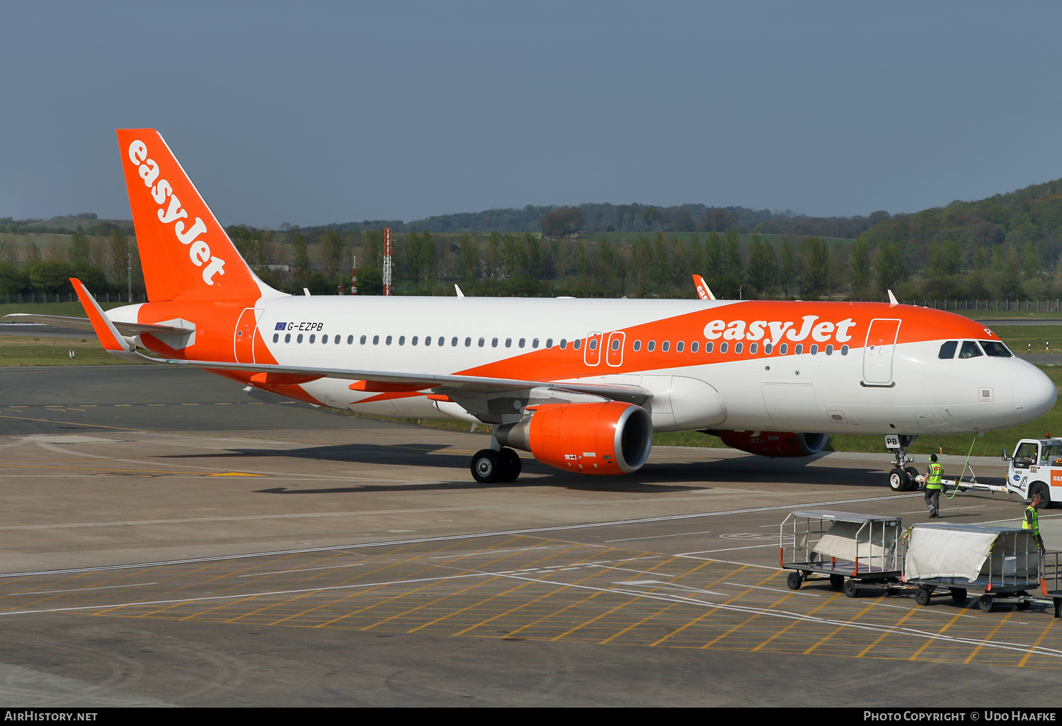 Aircraft Photo of G-EZPB | Airbus A320-214 | EasyJet | AirHistory.net #536851