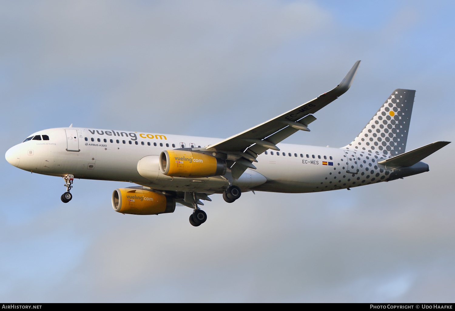 Aircraft Photo of EC-MES | Airbus A320-232 | Vueling Airlines | AirHistory.net #537189