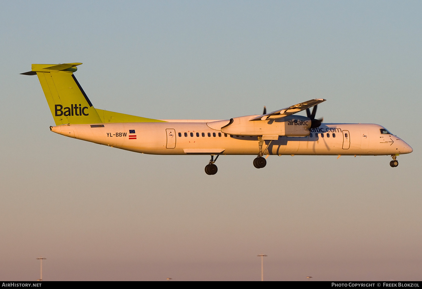 Aircraft Photo of YL-BBW | Bombardier DHC-8-402 Dash 8 | AirBaltic | AirHistory.net #537198