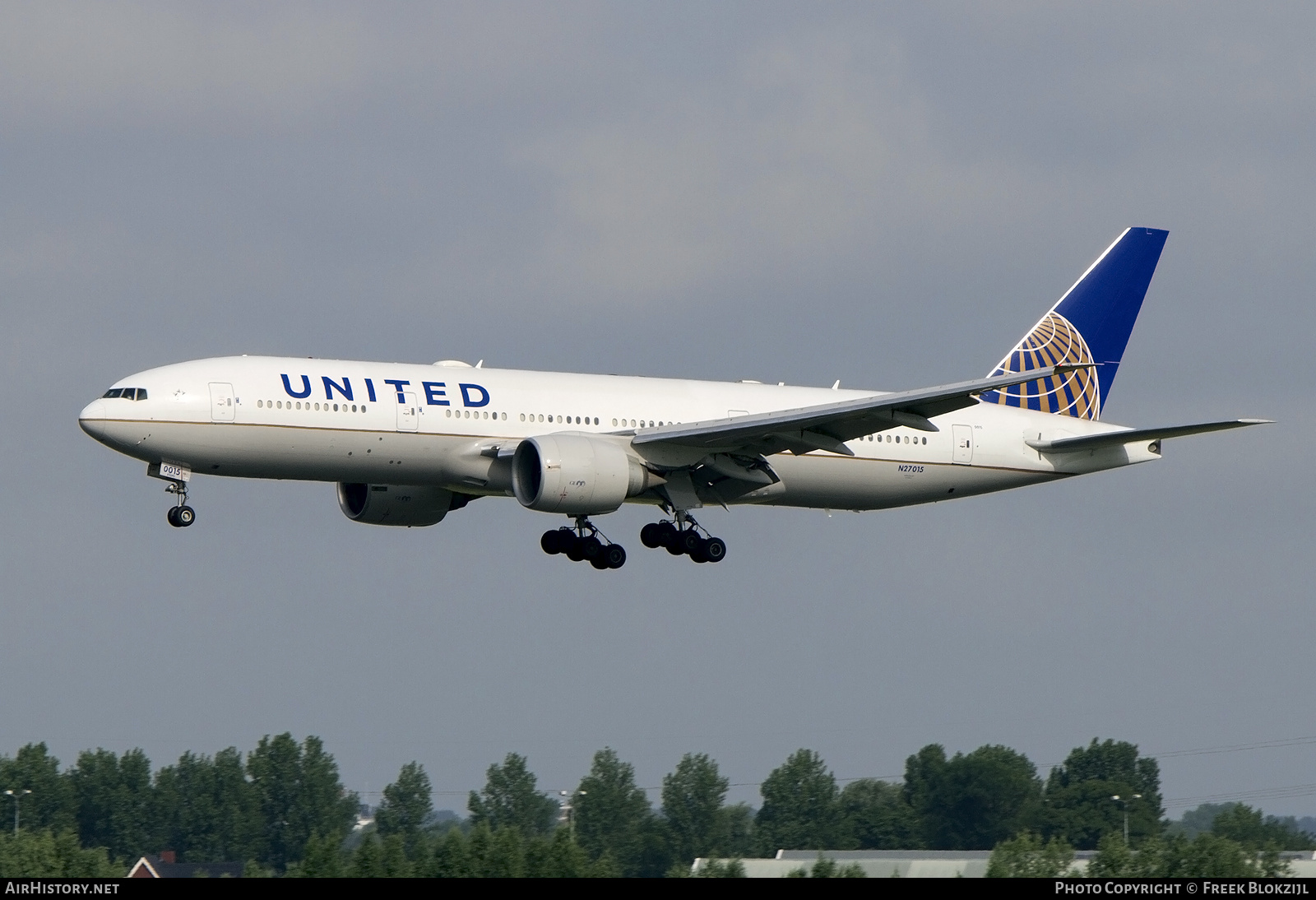 Aircraft Photo of N27015 | Boeing 777-224/ER | United Airlines | AirHistory.net #537224