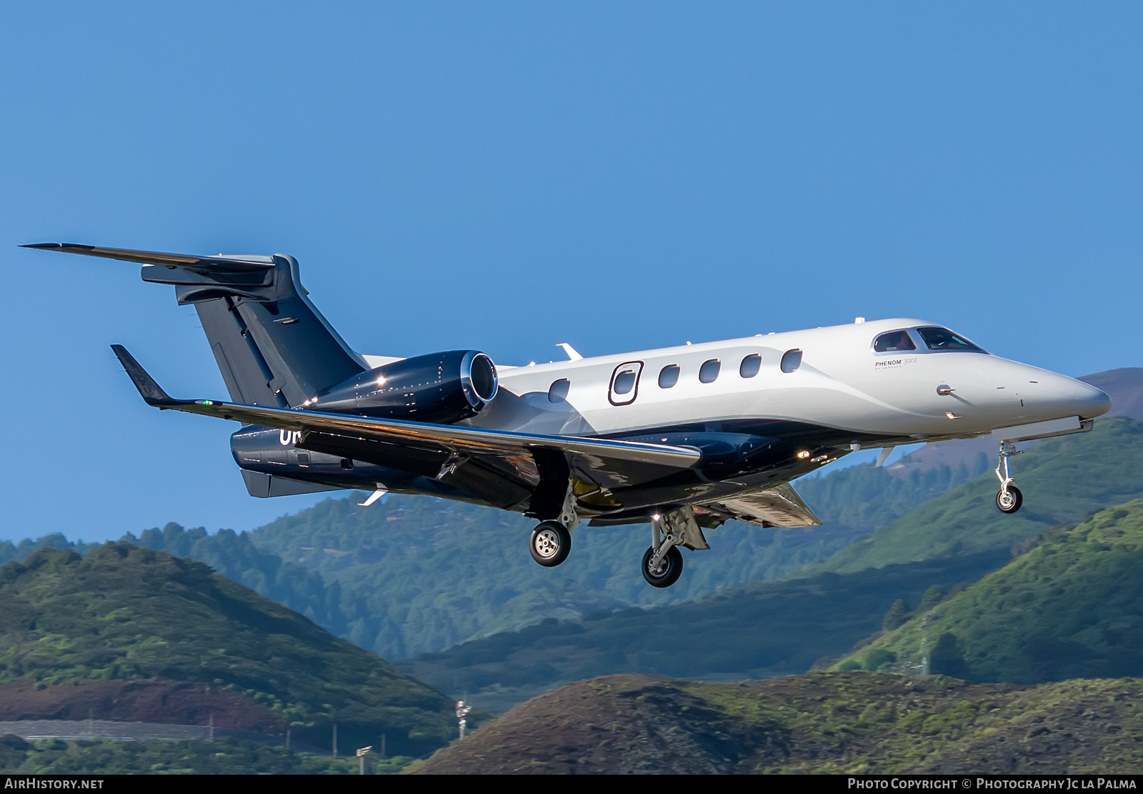 Aircraft Photo of OK-PHO | Embraer EMB-505 Phenom 300 | AirHistory.net #537227