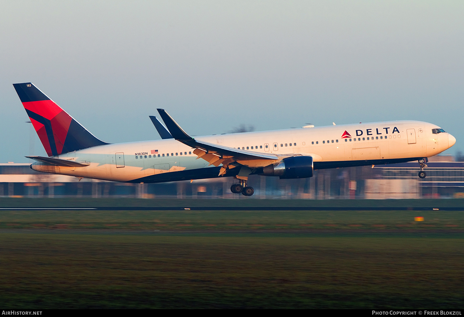 Aircraft Photo of N183DN | Boeing 767-332/ER | Delta Air Lines | AirHistory.net #537542