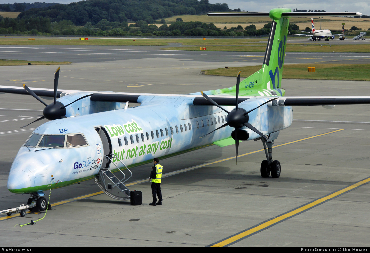 Aircraft Photo of G-JEDP | Bombardier DHC-8-402 Dash 8 | Flybe | AirHistory.net #537574