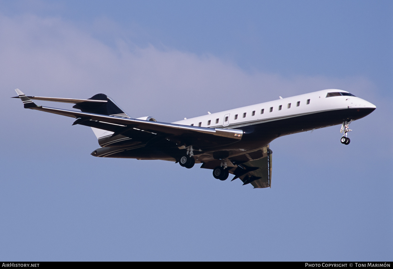 Aircraft Photo of G-LOBL | Bombardier Global Express (BD-700-1A10) | AirHistory.net #537812