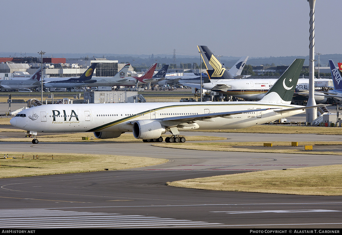Aircraft Photo of AP-BID | Boeing 777-340/ER | Pakistan International Airlines - PIA | AirHistory.net #537820
