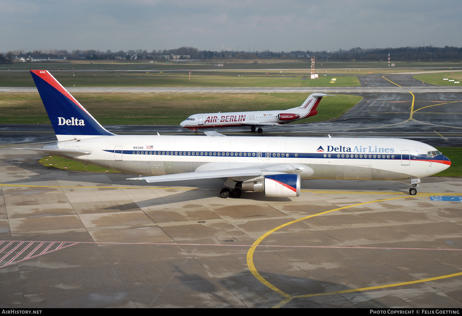 Aircraft Photo of N1604R | Boeing 767-332/ER | Delta Air Lines | AirHistory.net #537970