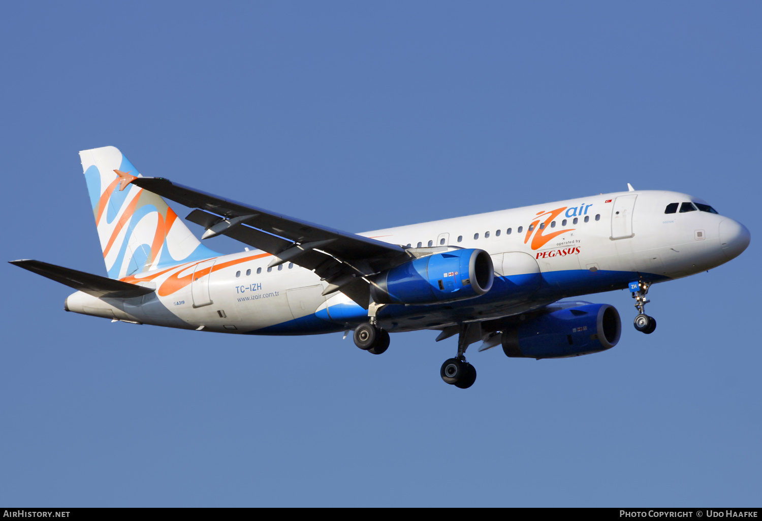 Aircraft Photo of TC-IZH | Airbus A319-131 | IZAir - Izmir Hava Yollari | AirHistory.net #538205