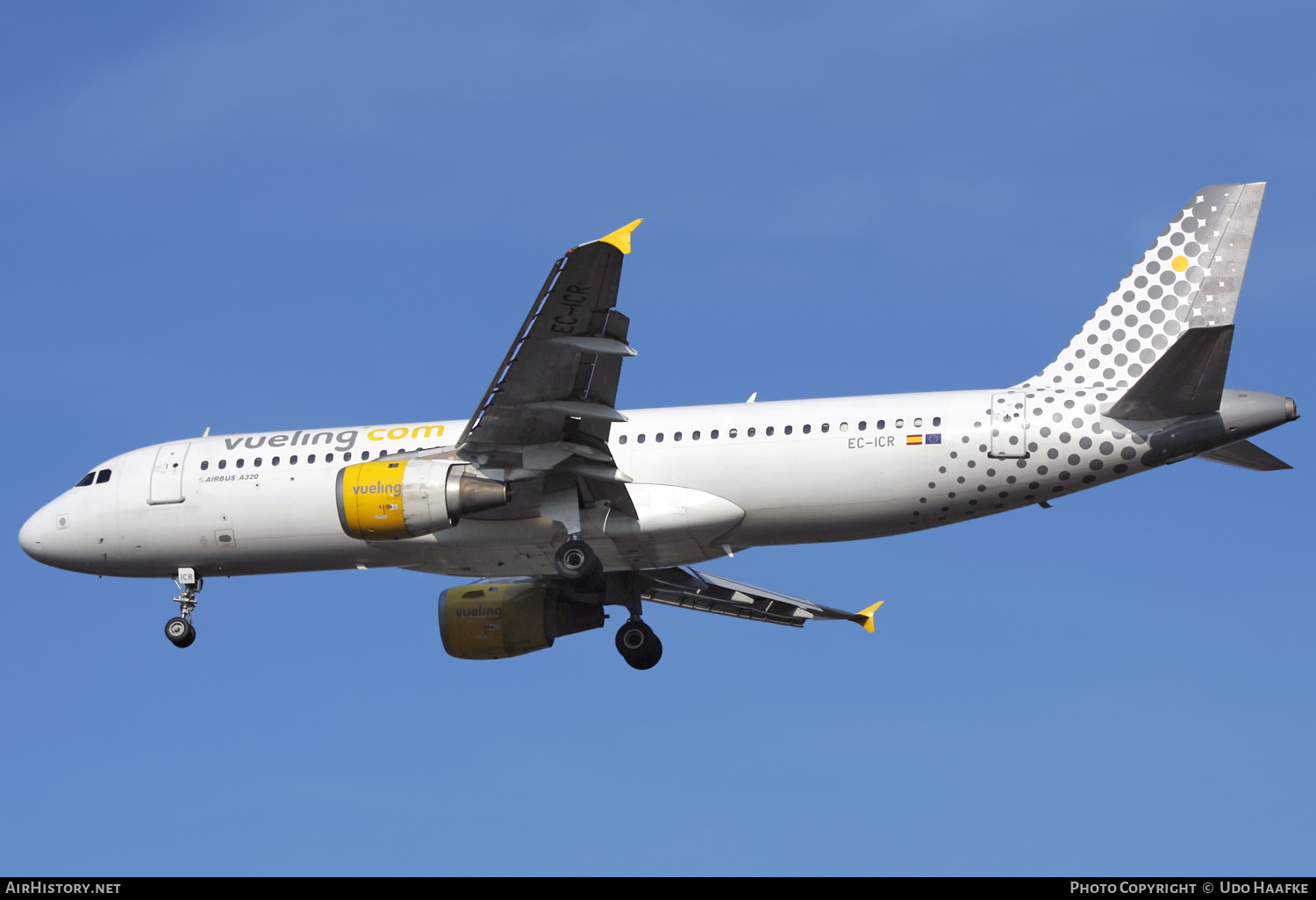 Aircraft Photo of EC-ICR | Airbus A320-211 | Vueling Airlines | AirHistory.net #538532