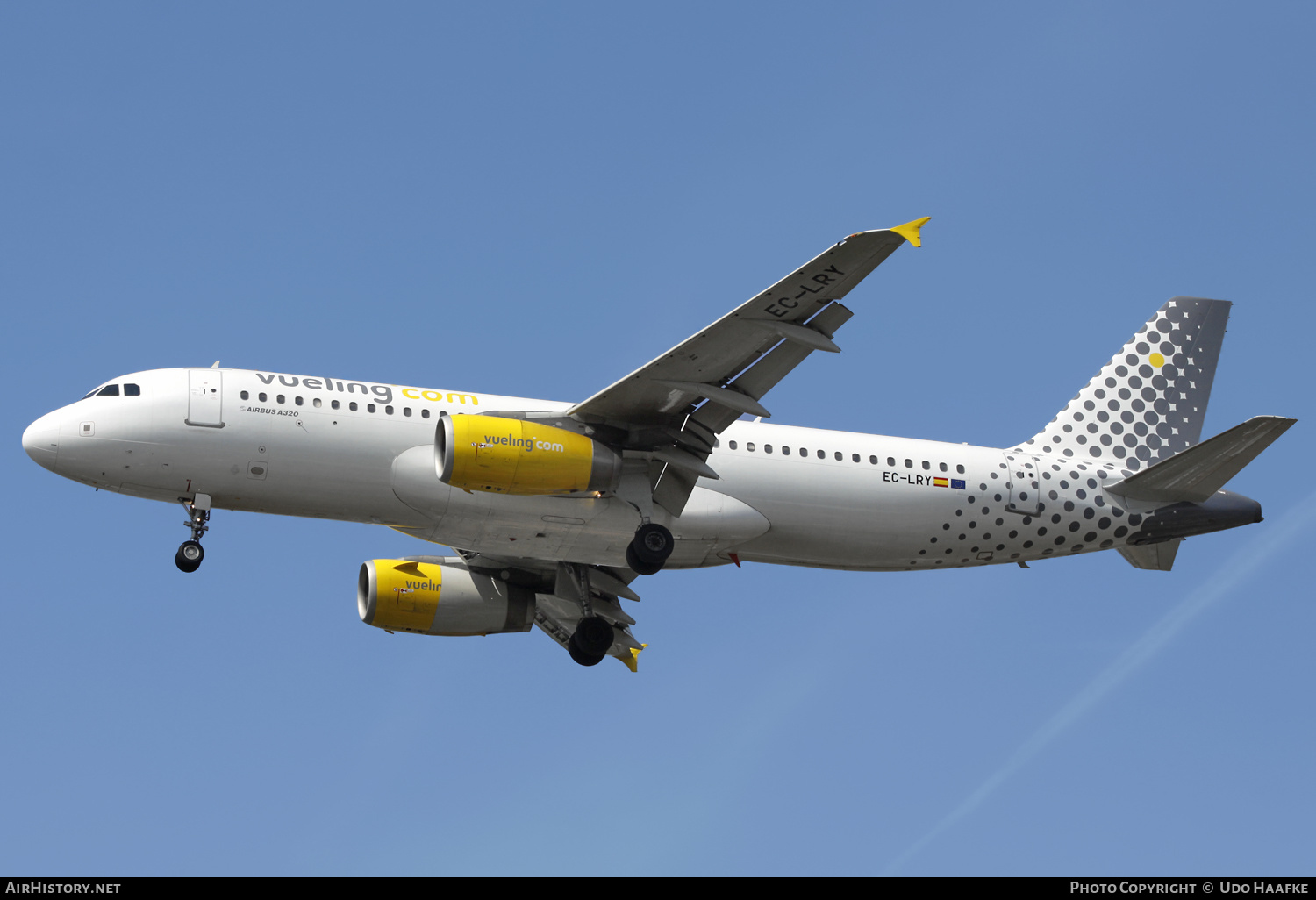 Aircraft Photo of EC-LRY | Airbus A320-232 | Vueling Airlines | AirHistory.net #538674