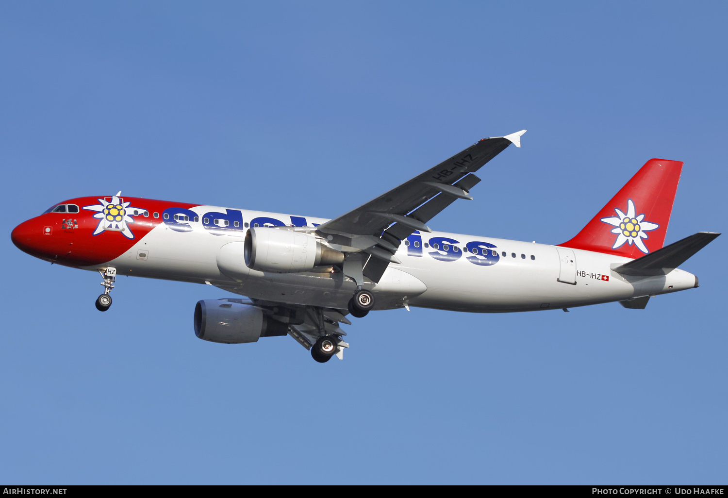Aircraft Photo of HB-IHZ | Airbus A320-214 | Edelweiss Air | AirHistory.net #538748