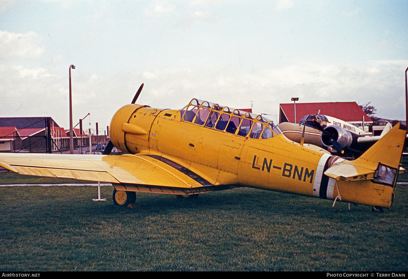 Aircraft Photo of LN-BNM | North American AT-16 Harvard IIB | AirHistory.net #539072
