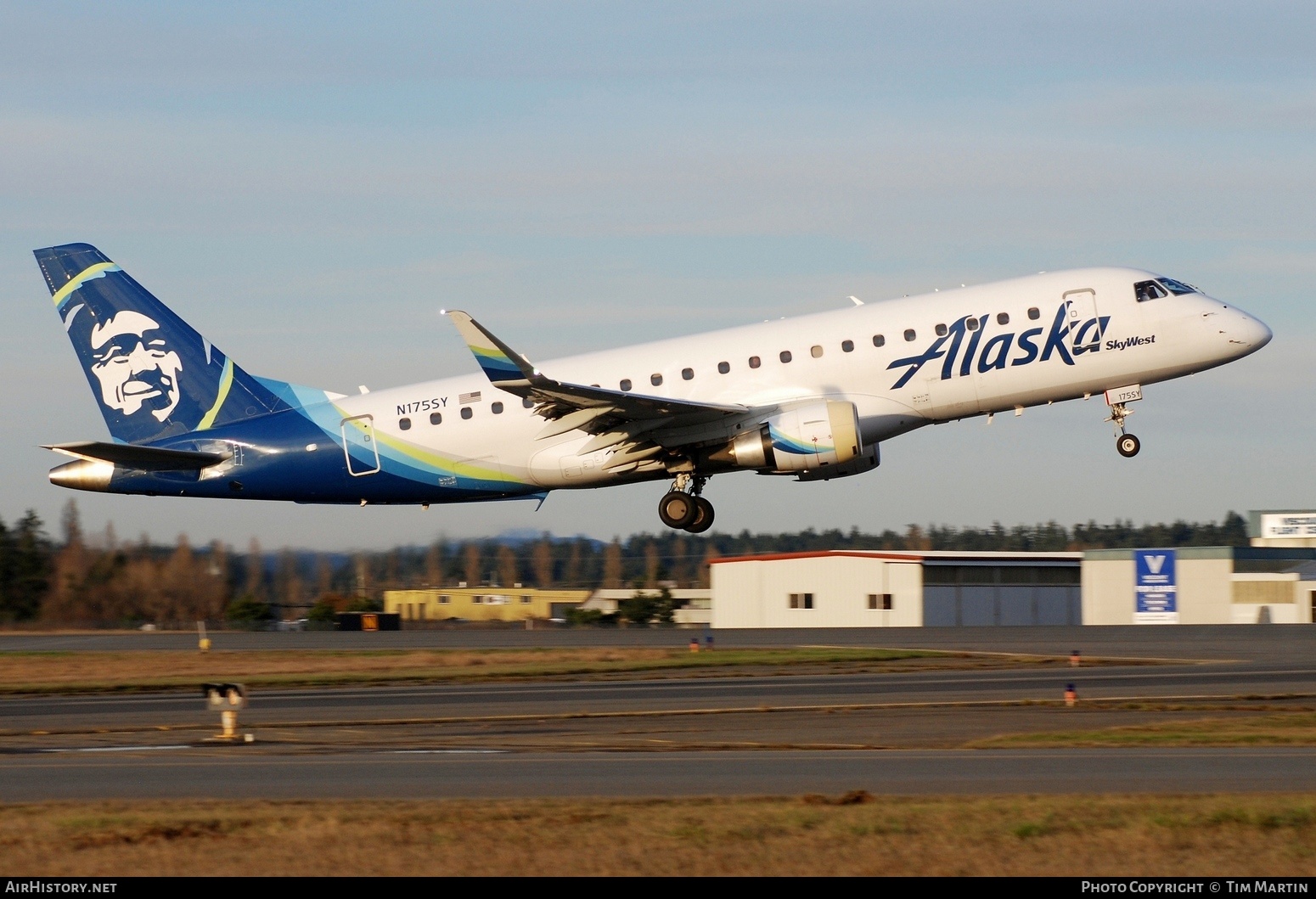 Aircraft Photo of N175SY | Embraer 175LR (ERJ-170-200LR) | Alaska Airlines | AirHistory.net #539214