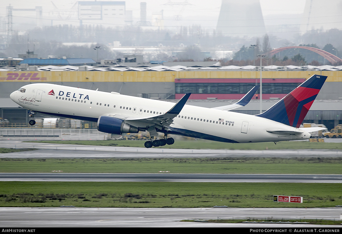 Aircraft Photo of N16065 | Boeing 767-332/ER | Delta Air Lines | AirHistory.net #539222