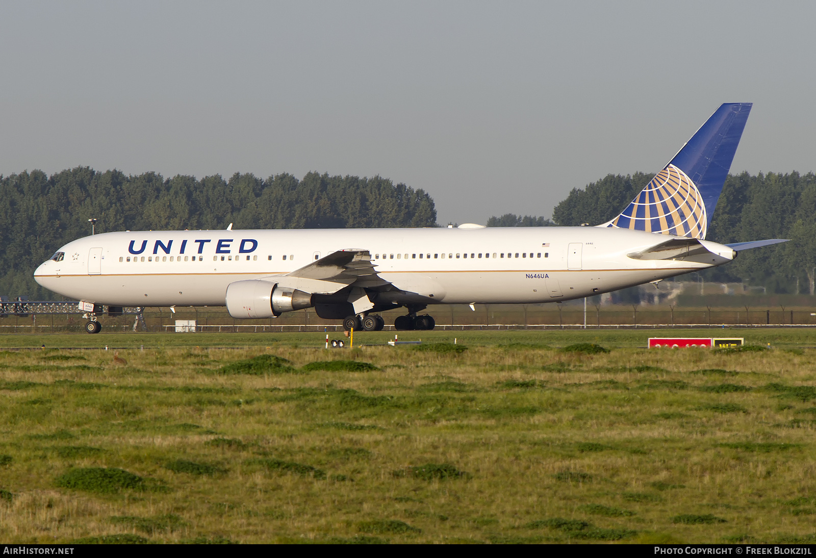 Aircraft Photo of N646UA | Boeing 767-322/ER | United Airlines | AirHistory.net #539312