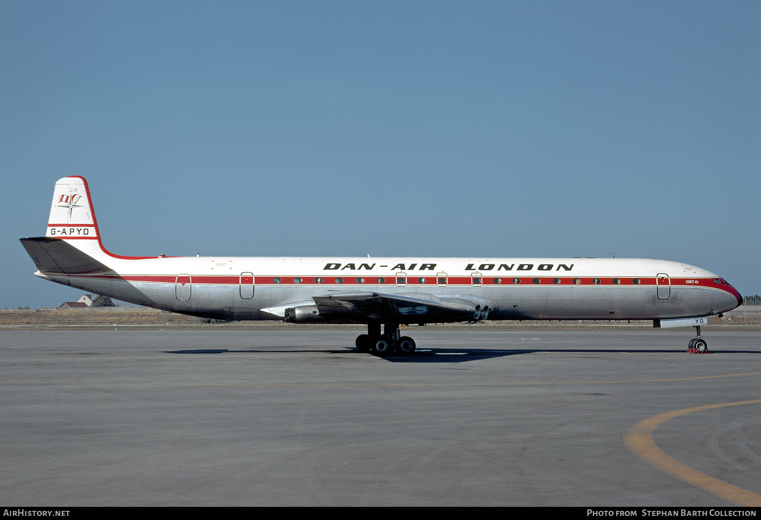 Aircraft Photo of G-APYD | De Havilland D.H. 106 Comet 4B | Dan-Air London | AirHistory.net #539693