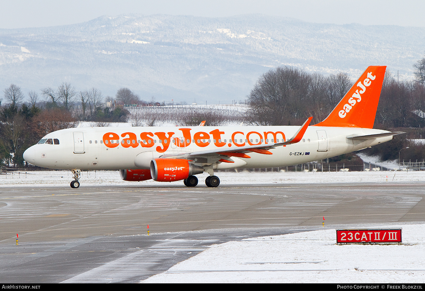 Aircraft Photo of G-EZWJ | Airbus A320-214 | EasyJet | AirHistory.net #539741