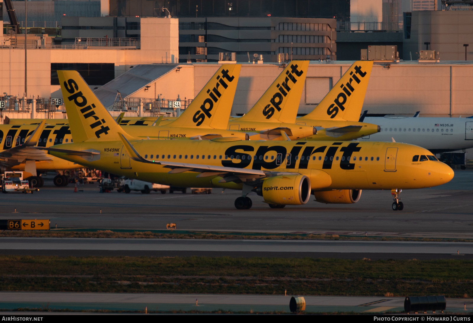 Aircraft photo of n949nk airbus a320 271n spirit airlines