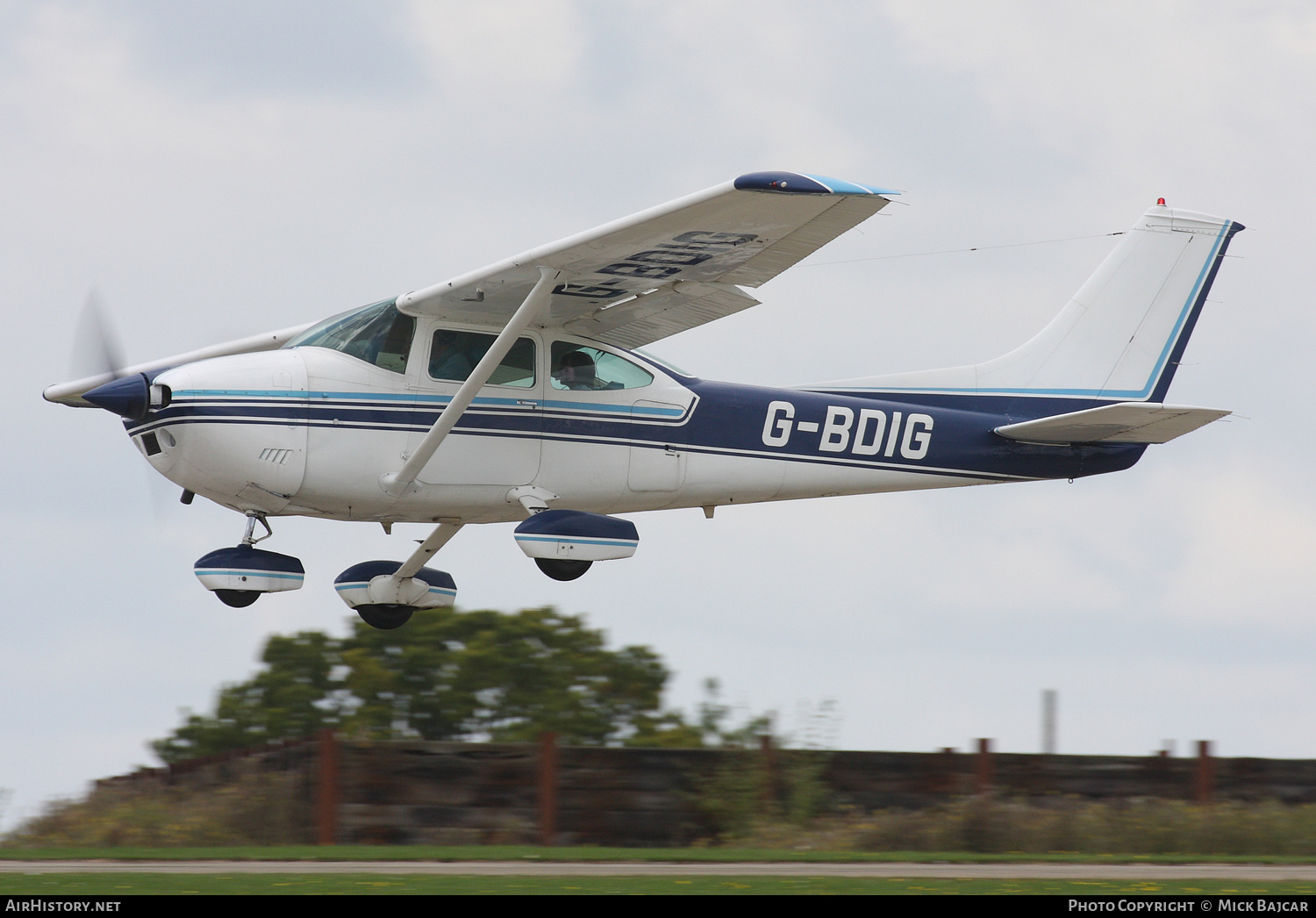 Aircraft Photo of G-BDIG | Cessna 182P Skylane | AirHistory.net #539872