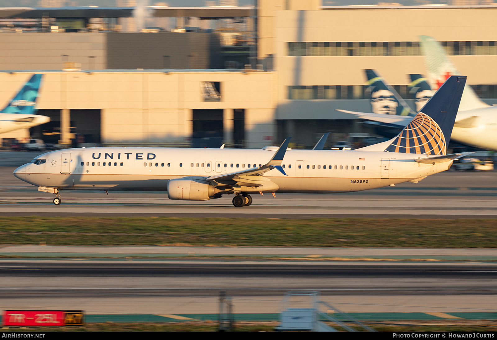 Aircraft Photo of N63890 | Boeing 737-924/ER | United Airlines | AirHistory.net #540036