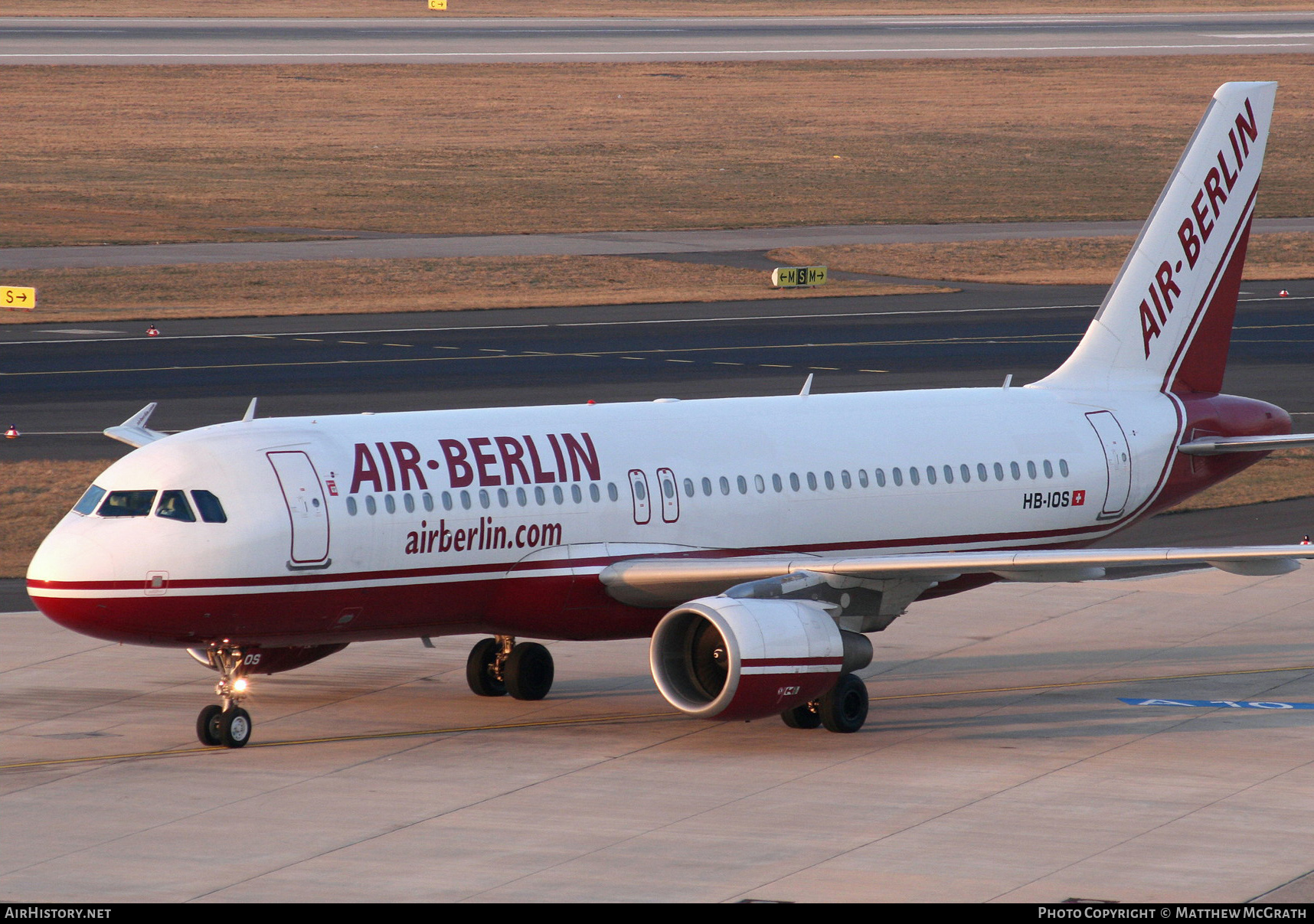 Aircraft Photo of HB-IOS | Airbus A320-214 | Air Berlin | AirHistory.net #540041