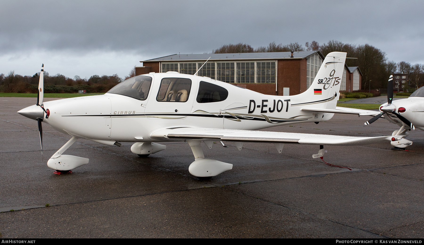 Aircraft Photo of D-EJOT | Cirrus SR-22 G2-GTS | AirHistory.net #540073