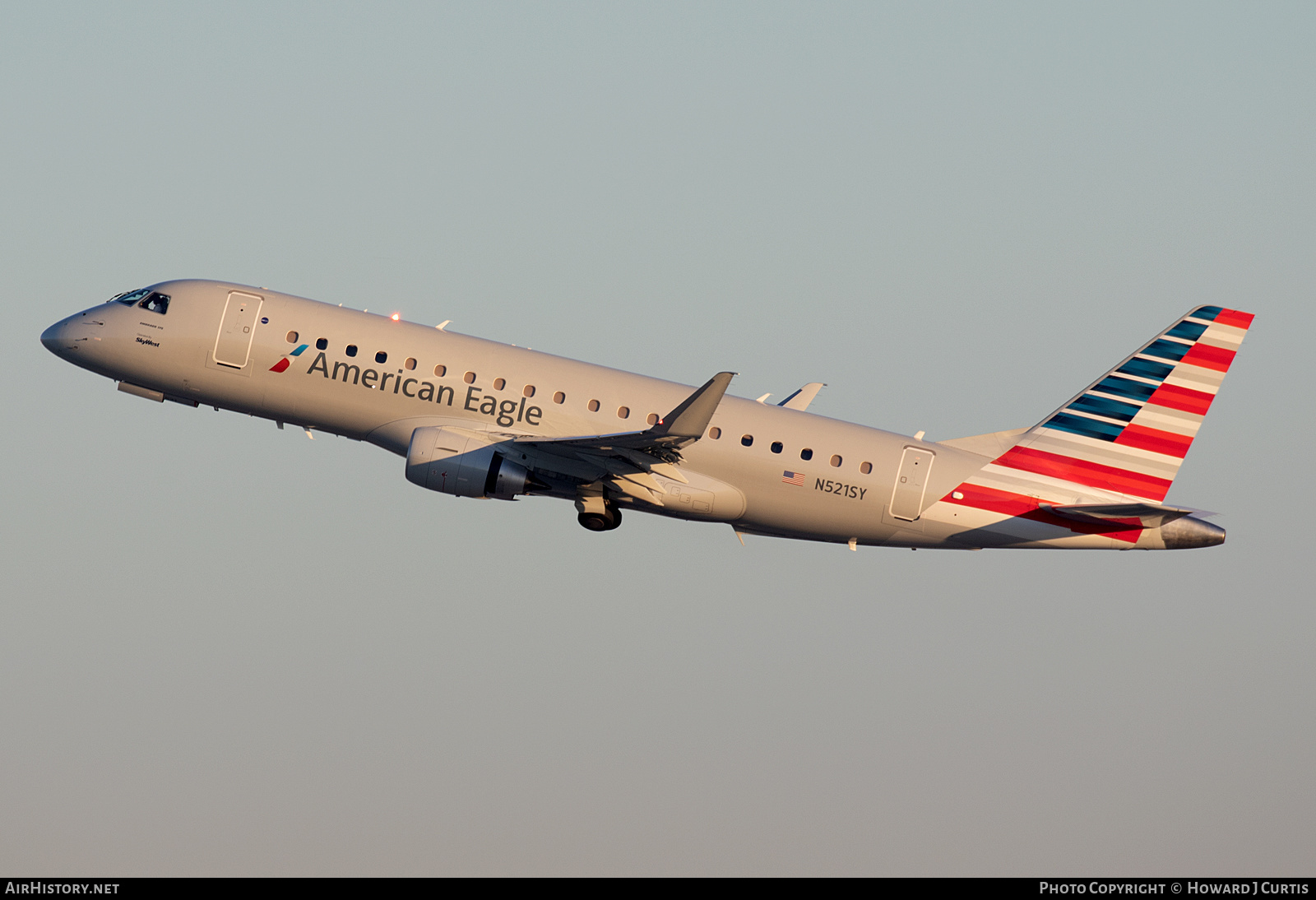 Aircraft Photo of N521SY | Embraer 175LR (ERJ-170-200LR) | American Eagle | AirHistory.net #540196