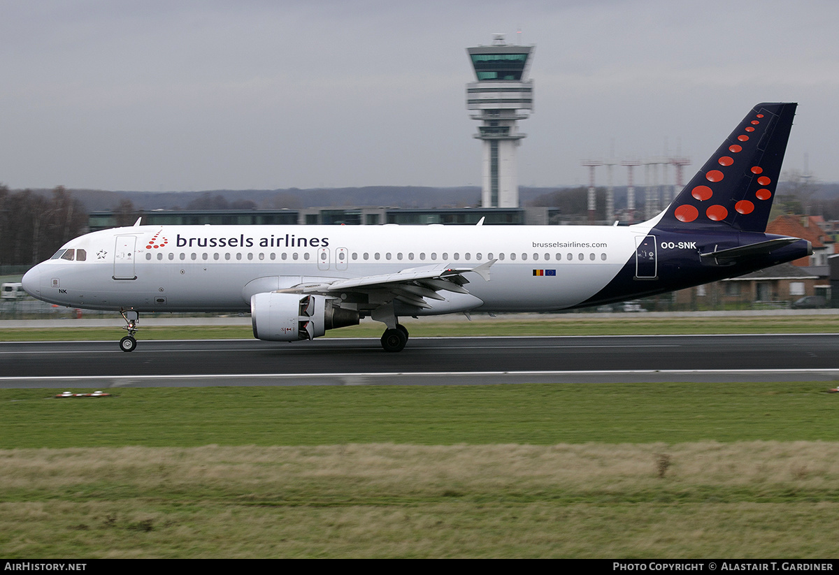Aircraft Photo of OO-SNK | Airbus A320-214 | Brussels Airlines | AirHistory.net #540309