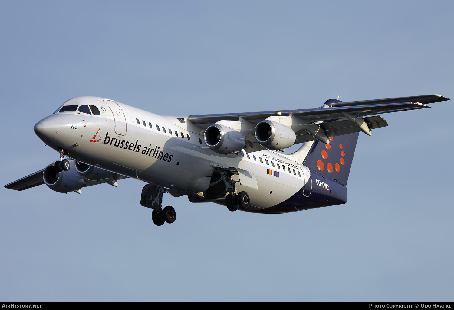 Aircraft Photo of OO-DWC | British Aerospace Avro 146-RJ100 | Brussels Airlines | AirHistory.net #540527